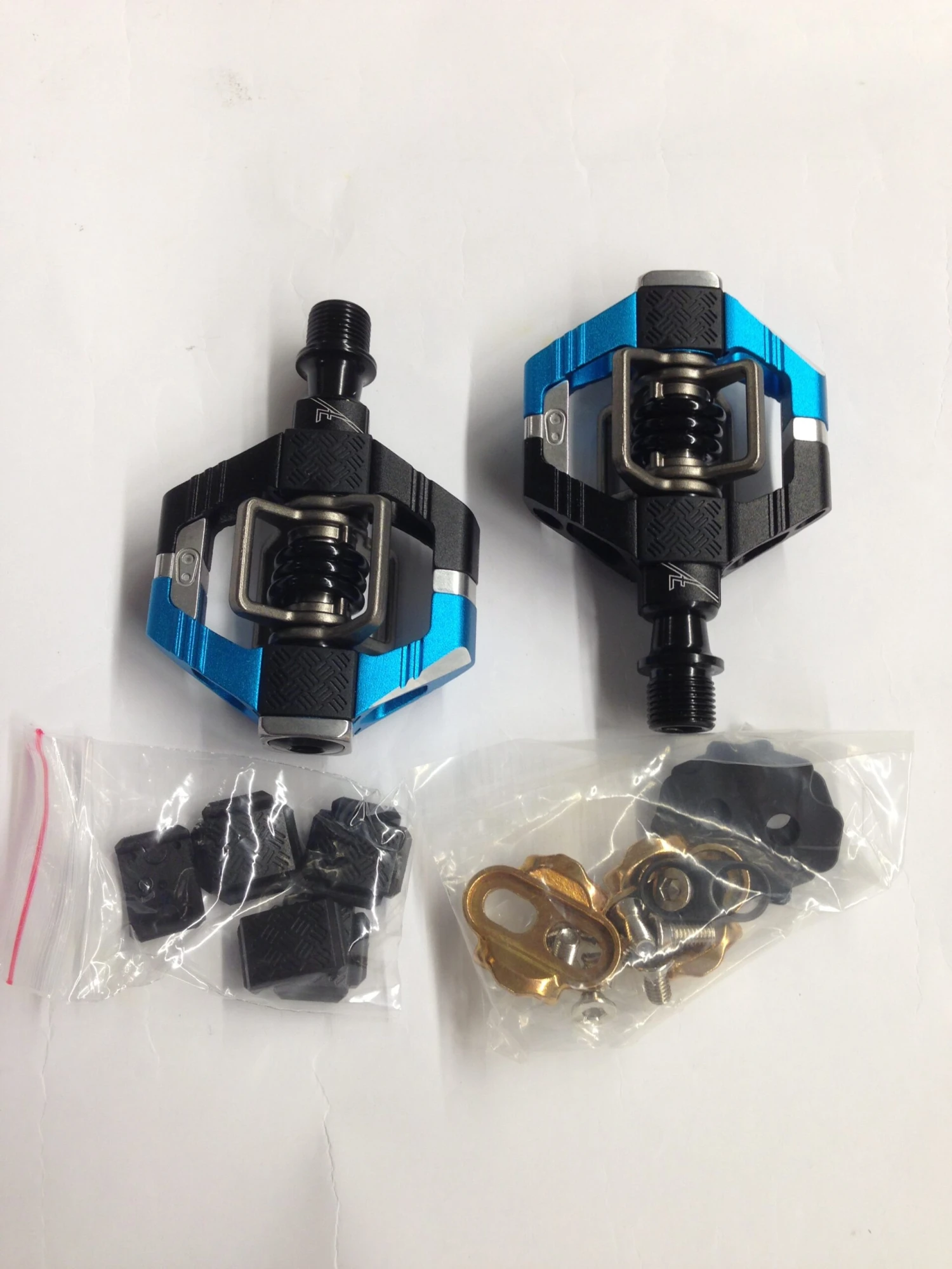 Crankbrothers Candy 7 Black/electric Blue Pedale 4 Crankbrothers Candy 7 Black/electric Blue Pedale – Bild 2