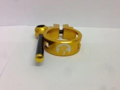 Far And Near QR Clamp Carbon-Alloy 31.8mm Gold Sattelstützenklemme -MAXXIS Verkäufe far and near qr clamp 31.8 gold 2