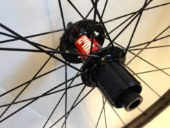 Nox Composites Skyline 29 Carbon 15x100mm/12x142mm Laufradsatz 14 Nox Composites Skyline 29 Carbon 15x100mm/12x142mm Laufradsatz -MAXXIS Verkäufe nox components skyline 29 hinten 1