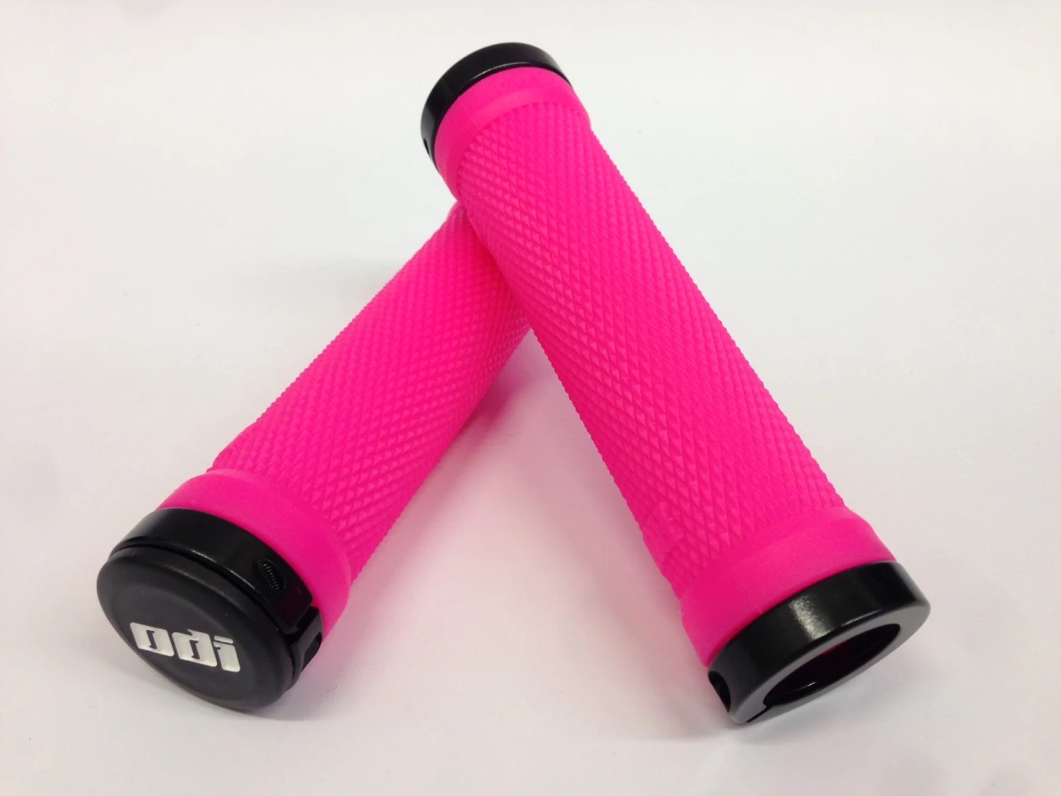 ODI Ruffian Lock-On Grips Pink Lenkergriffe 3 ODI Ruffian Lock-On Grips Pink Lenkergriffe