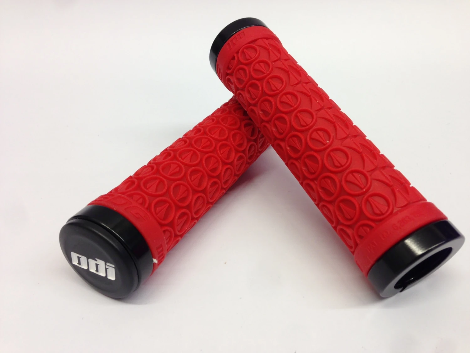 ODI SDG Lock-On Grips Bright Red Lenkergriffe 3 ODI SDG Lock-On Grips Bright Red Lenkergriffe