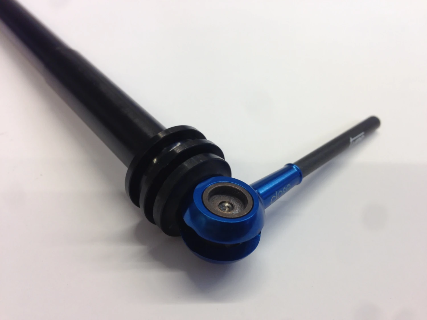 Tune DC 12 Blau Shimano E-Thru Steckachse 12x142mm 4 Tune DC 12 Blau Shimano E-Thru Steckachse 12x142mm – Bild 2